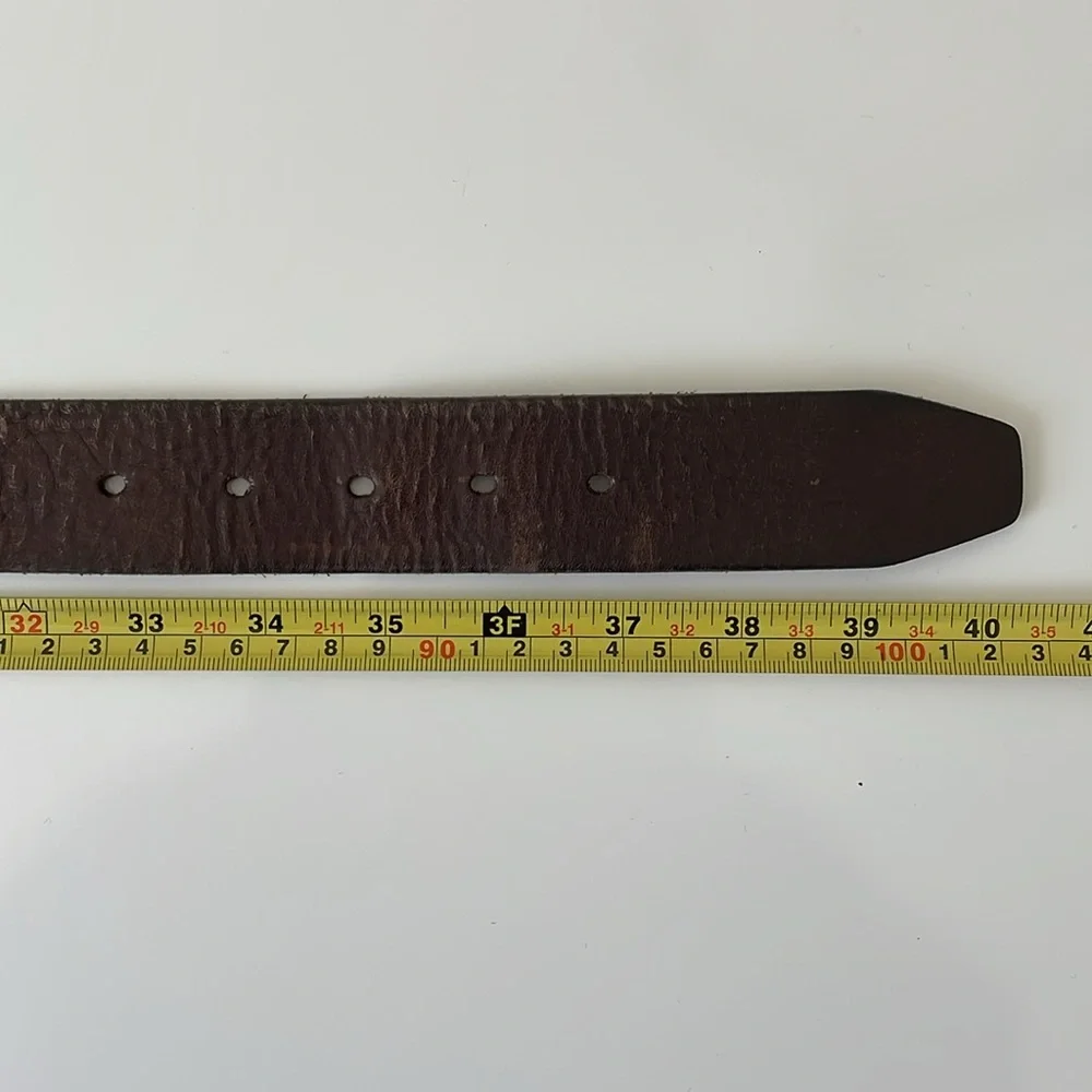 Fossil women’s Medium brown leather‎ belt. Silver buckle with rhinestones. EUC